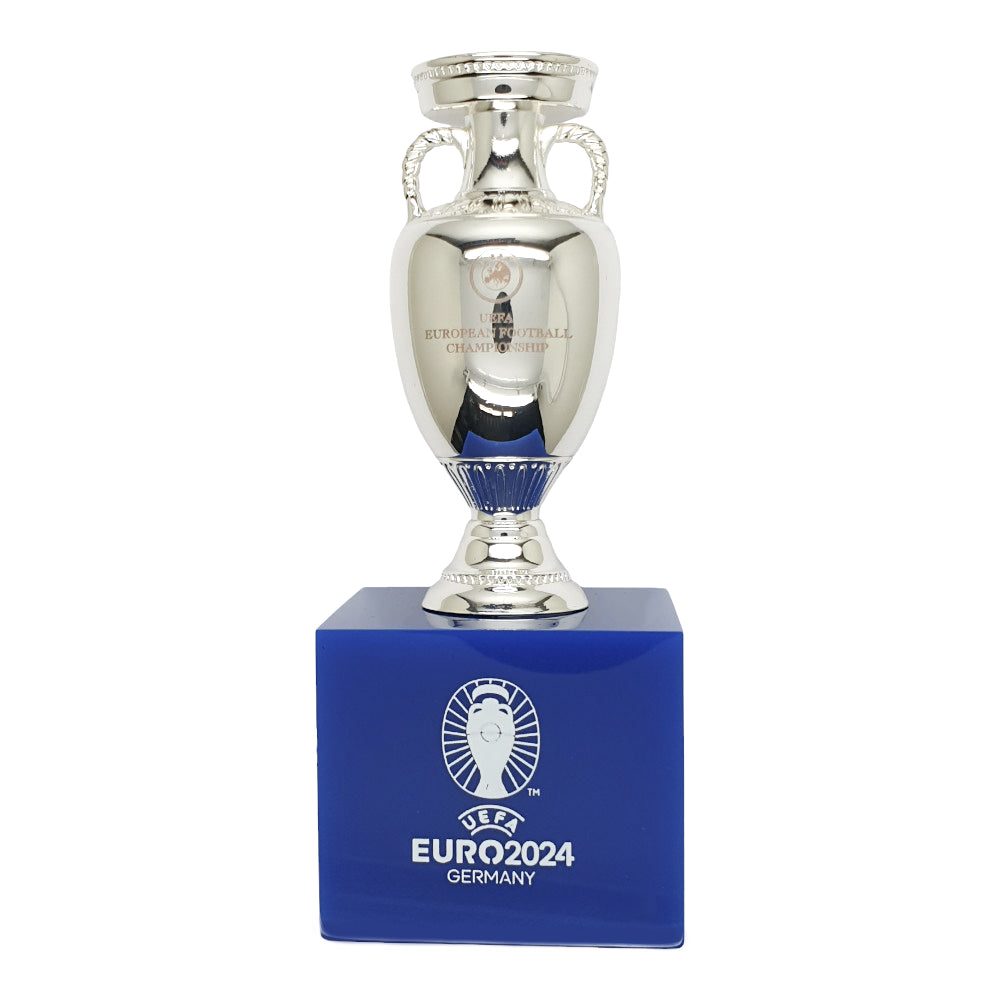 EURO 2024 - Pokal auf Holzsockel (70 mm)
