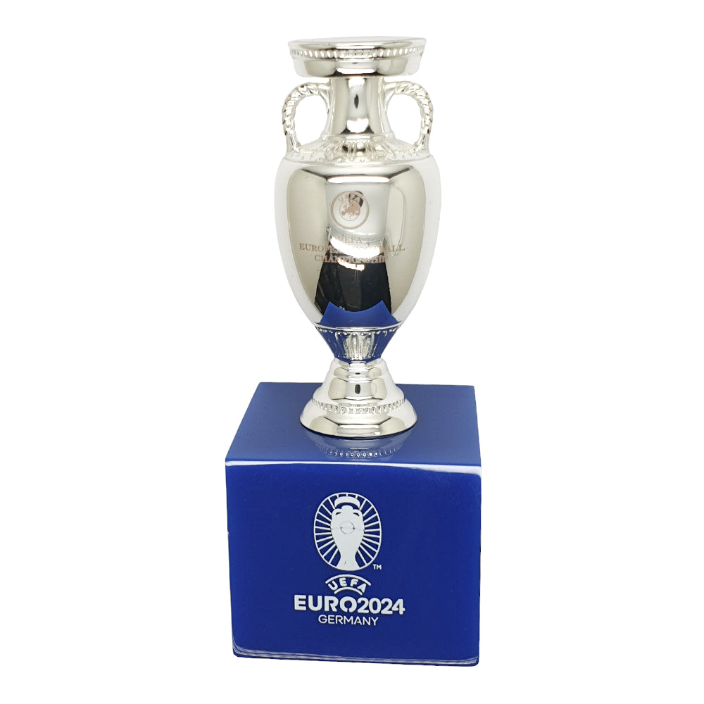 EURO 2024 - Pokal auf Holzsockel (70 mm)