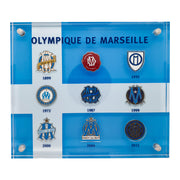 Olympique Marseille – Pin Acrylaufsteller "Historische Logos"