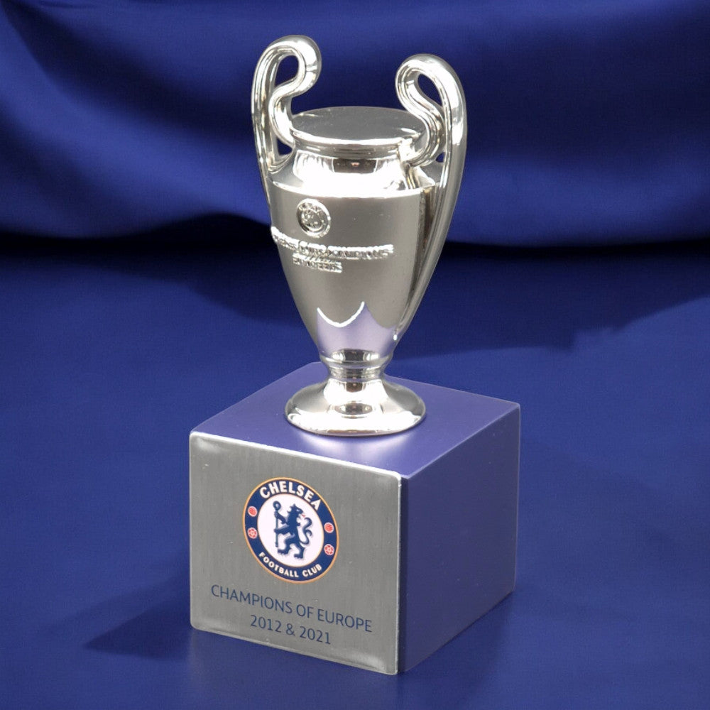 CFC - UEFA Champions League Pokal auf Holzsockel (45 mm)