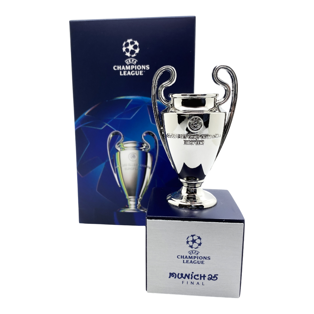 UEFA Champions League - Pokal auf Holzpodest "München 25 Finale" (70 mm)