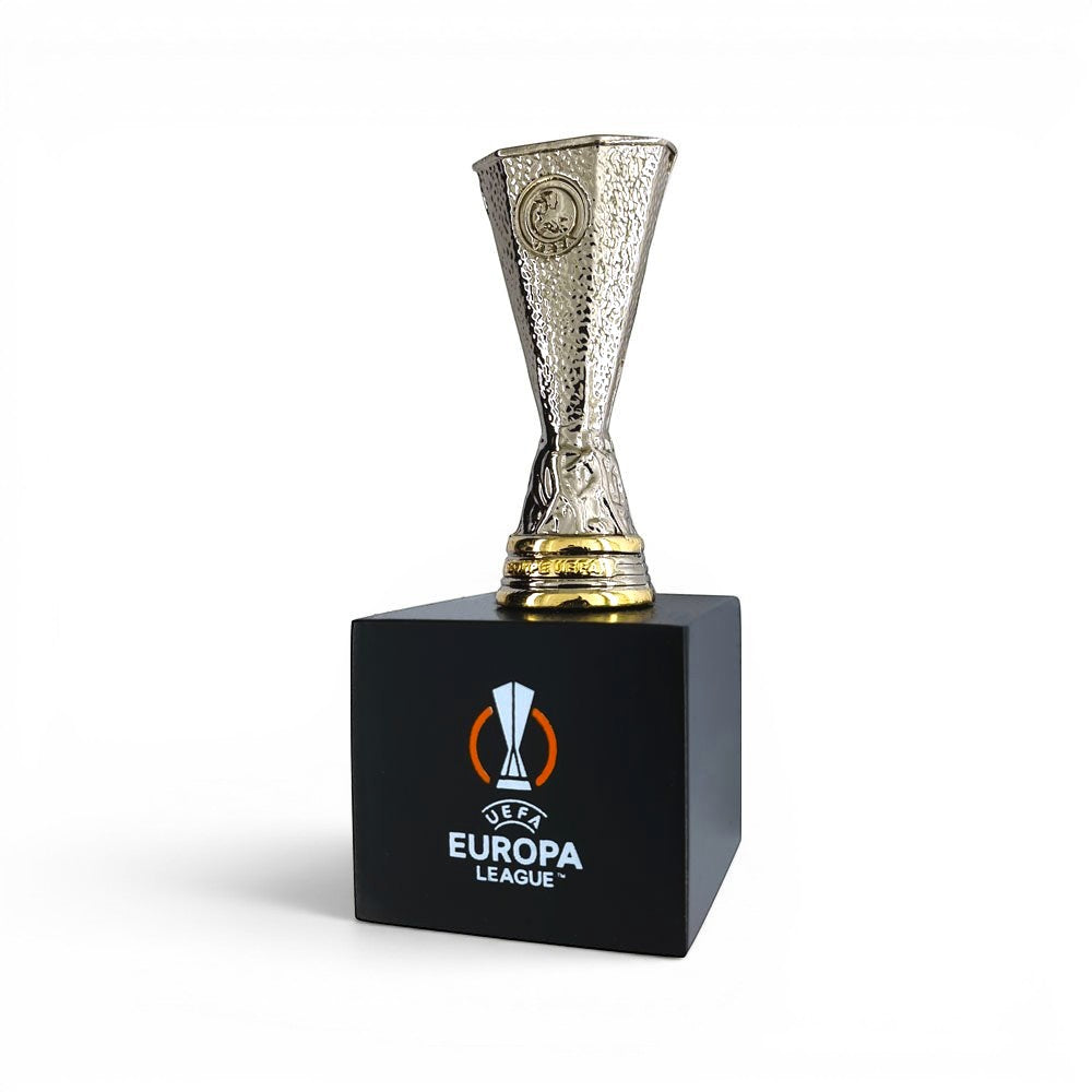 UEFA Europa League Trophäen-Nachbildung aus Zamak auf einem schwarzen Holzsockel mit Logo-Detail