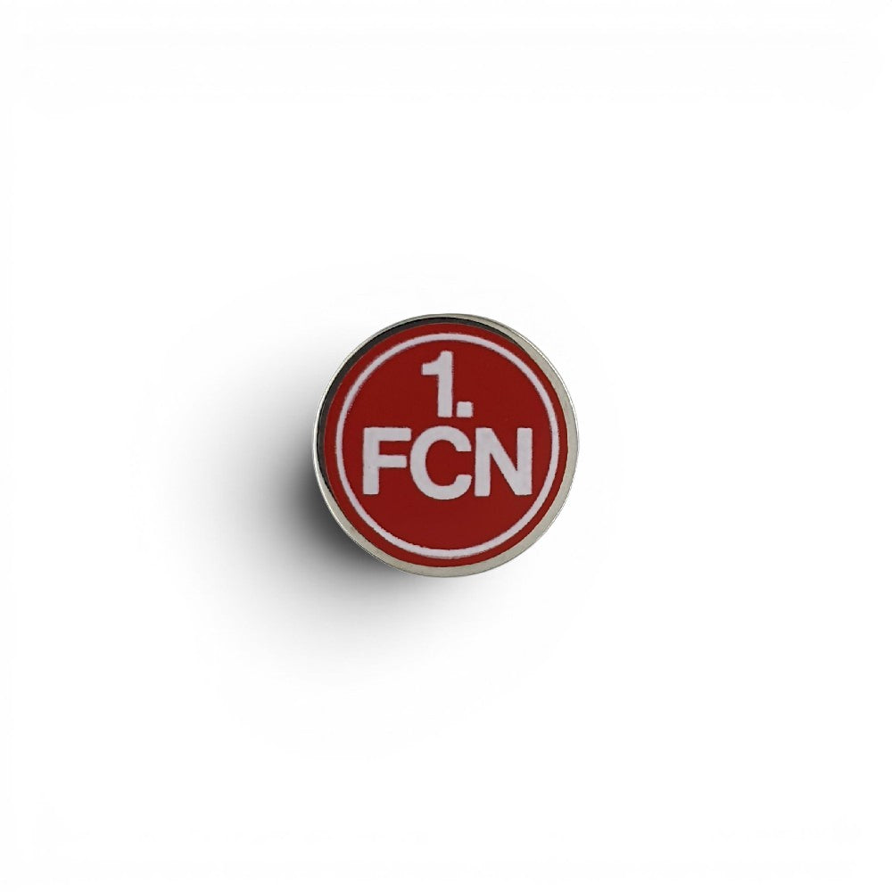 Am Ball 1. FC Nürnberg Anstecknadel mit offiziellem Vereinswappen in Rot und Weiß aus Emaille und Zamak