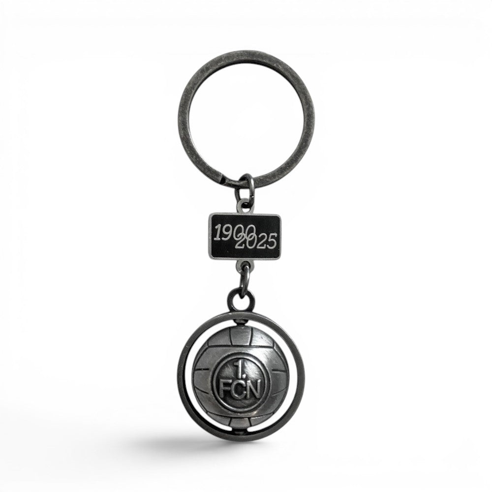Am Ball 1. FC Nürnberg Schlüsselanhänger mit drehbarem Fußball, 125 Jahre Jubiläums-Design in Antik-Silber Optik.