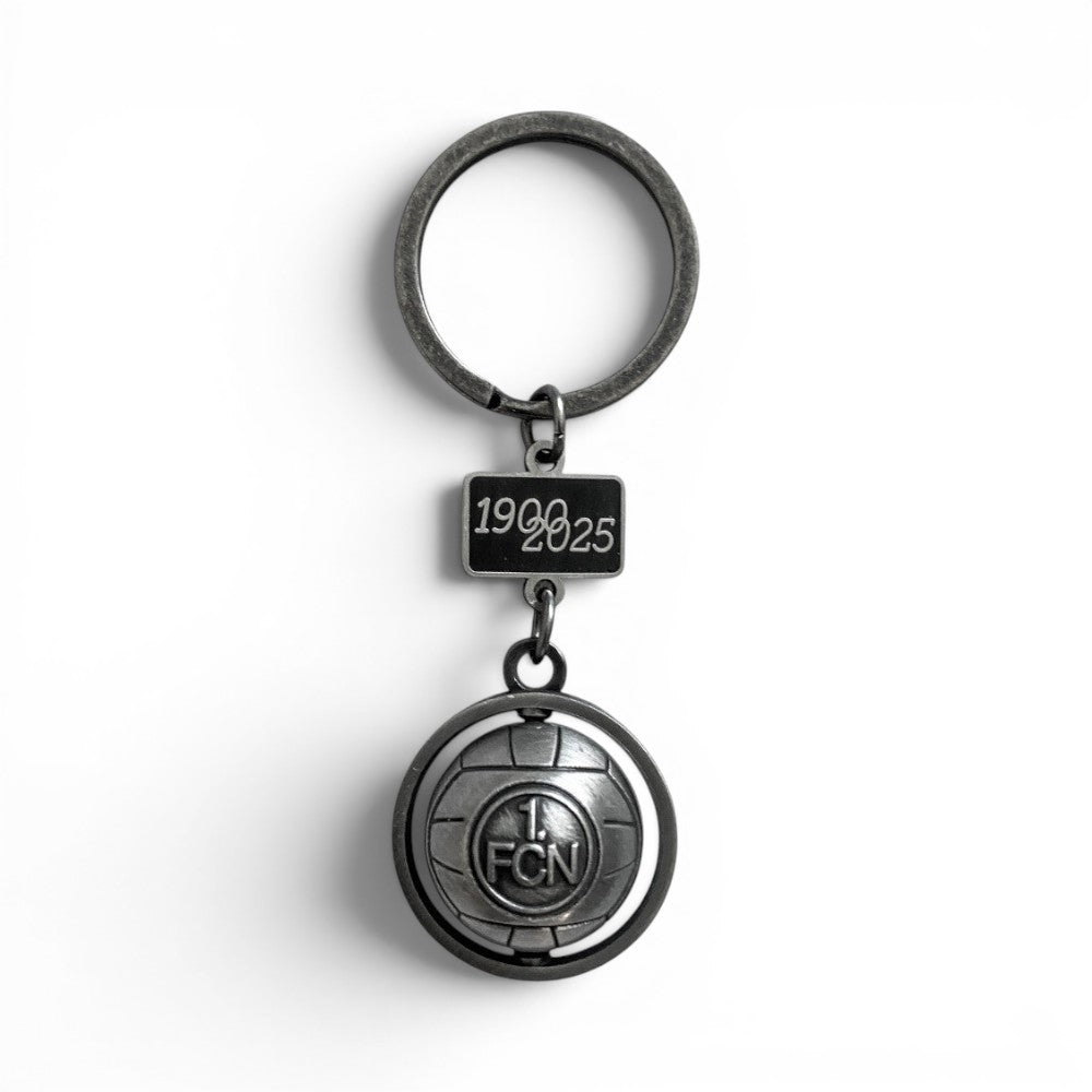 Am Ball 1. FC Nürnberg Schlüsselanhänger mit drehbarem Fußball, 125 Jahre Jubiläums-Design in Antik-Silber Optik.