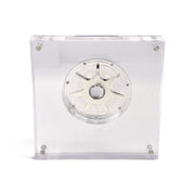 Am Ball 2. Bundesliga Meisterschale 70mm Replik mit FC Schalke 04 Gravur in hochwertigem Acryl-Display