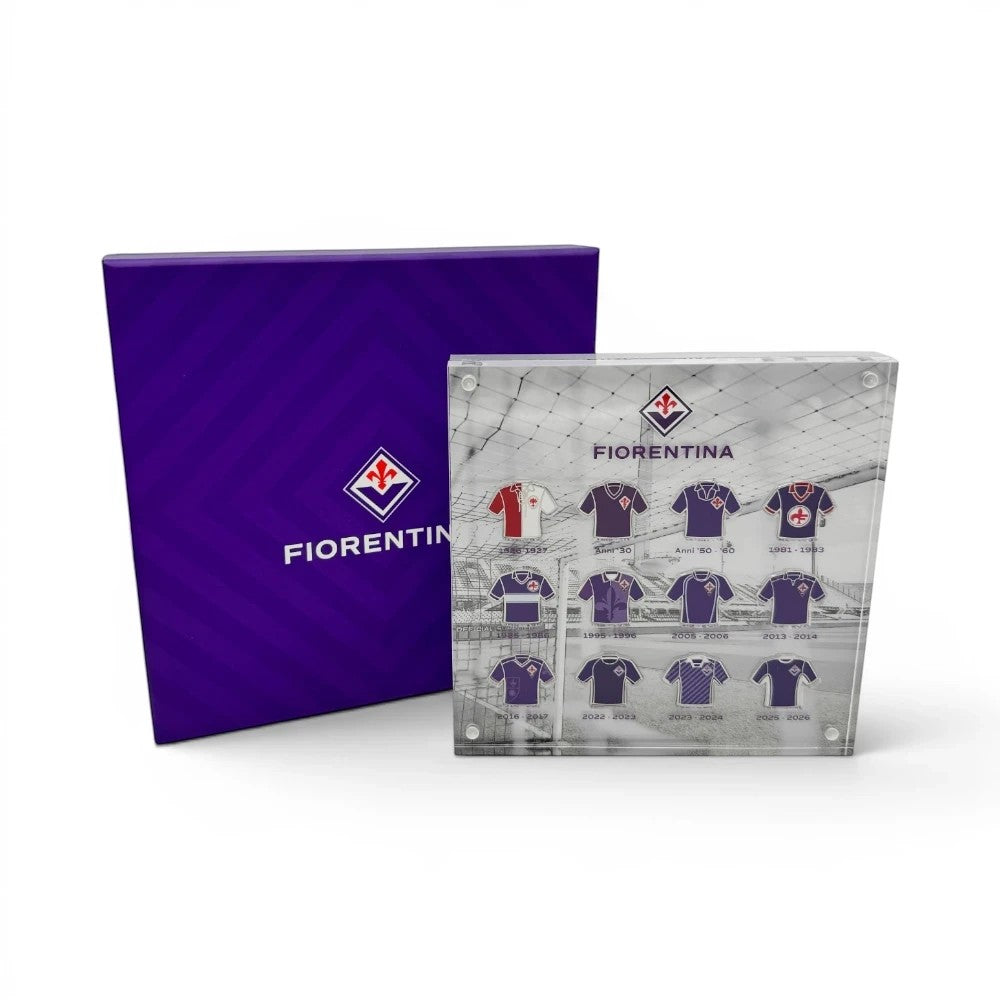 Am Ball ACF Fiorentina Acryl-Block mit historischen Trikot-Designs in einer violetten Geschenkbox