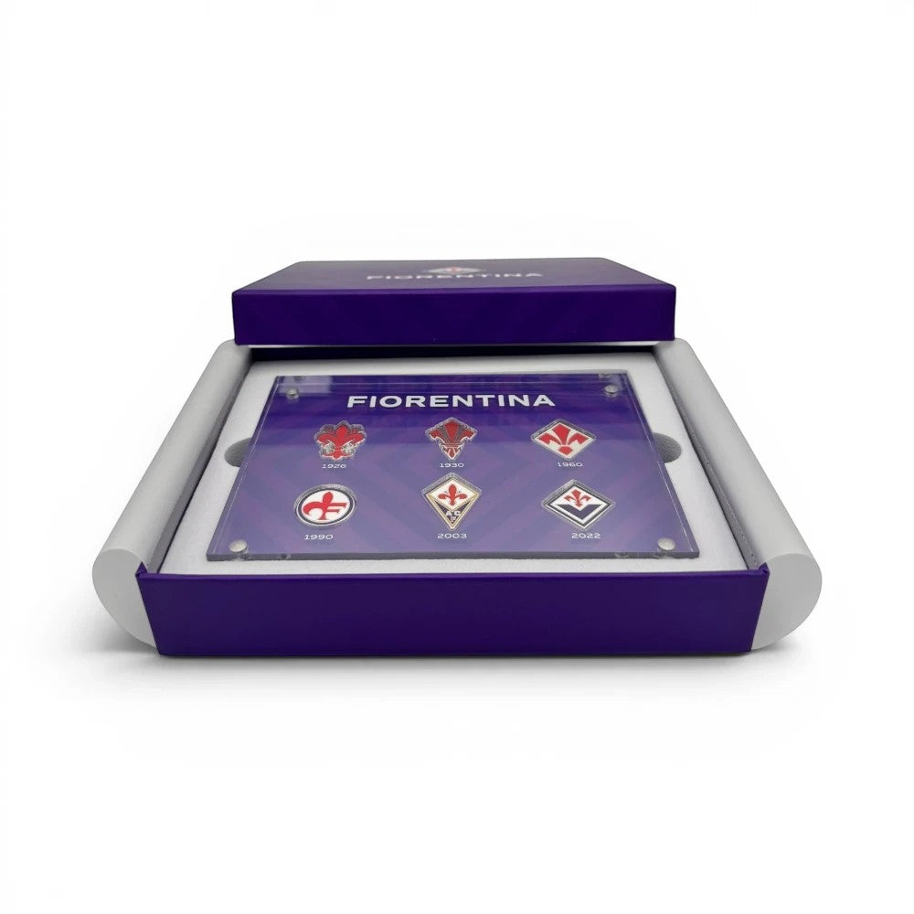 Am Ball ACF Fiorentina Acrylrahmen mit historischen Vereinslogos in einer violetten Geschenkbox
