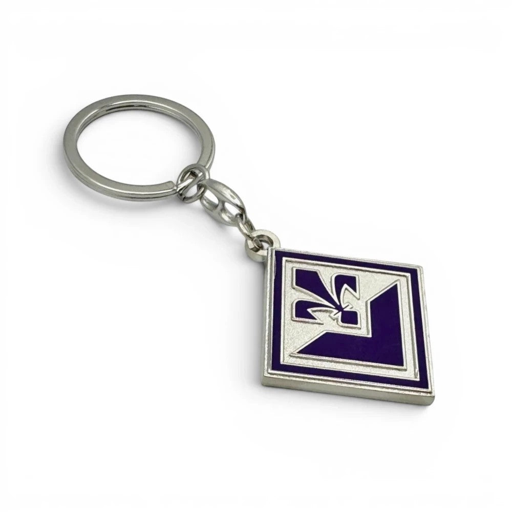 Am Ball ACF Fiorentina Metall-Schlüsselanhänger mit violettem Lilien-Logo in Rautenform