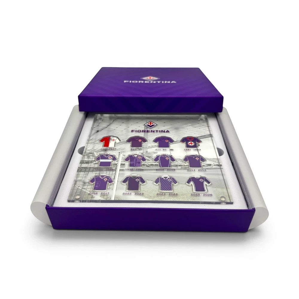 Am Ball ACF Fiorentina Trikot-Sammlung in einem eleganten Acrylrahmen mit historischen Trikot-Designs
