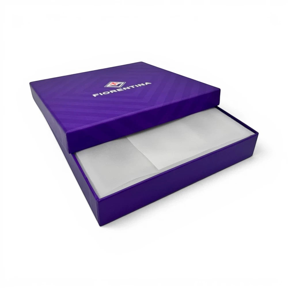 Am Ball ACF Fiorentina Trikot-Präsentationsbox in Violett mit Logo und Acryl-Einsatz