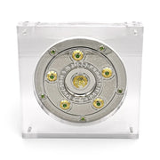 Am Ball Bundesliga Meisterschale 150 mm Replika in einer transparenten Acrylglas-Vitrine für Fußballfans