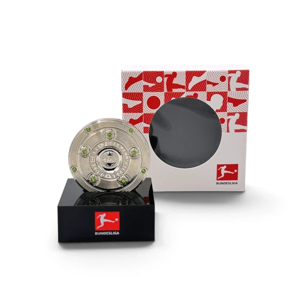 Am Ball 1. Bundesliga Meisterschale Miniatur auf schwarzem Sockel mit offizieller Geschenkverpackung