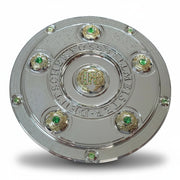 Am Ball Bundesliga Meisterschale Pokal-Replik aus Zamak, 150 mm, mit grünen Schmucksteinen und Gravuren der Meister.