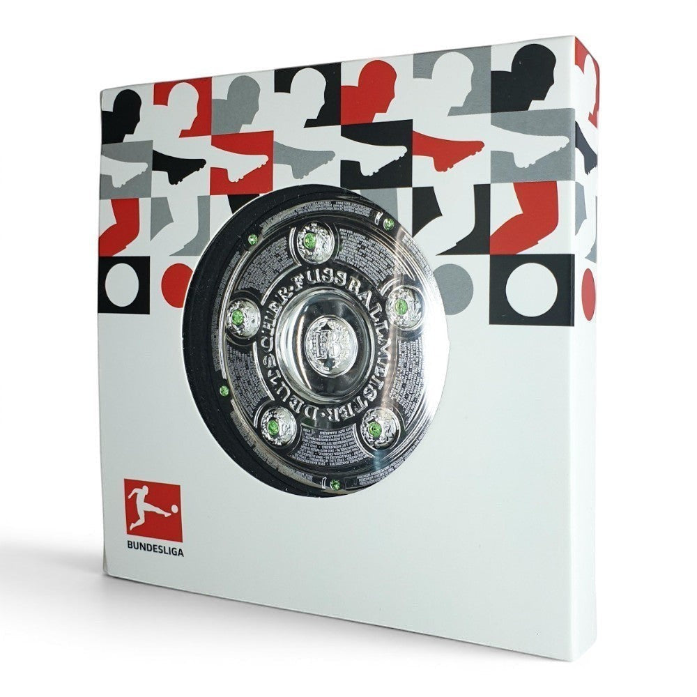 Am Ball Bundesliga Meisterschale 70mm Replica aus Zamak, detaillierte Nachbildung der Meisterschale mit grünen Steinen, Saison 2025