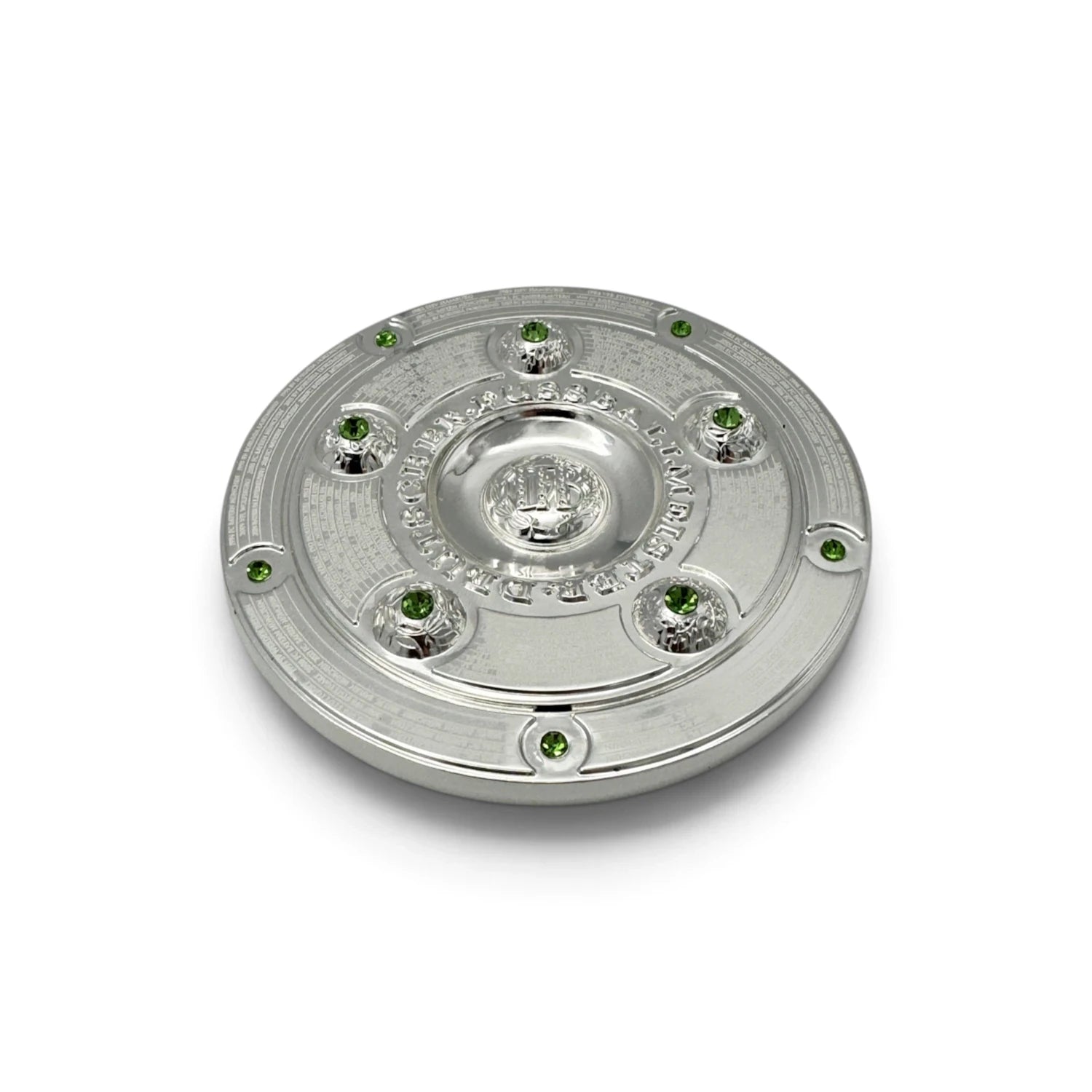 Am Ball 70mm Meisterschale Replik der Bundesliga Meisterschale mit grünen Schmucksteinen auf weißem Hintergrund