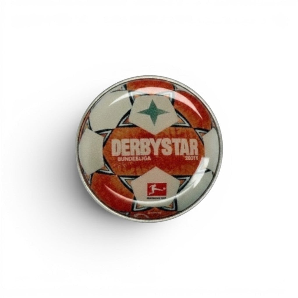 Am Ball Bundesliga Pin Badge Matchball Derbystar Brilliant APS 2021/22 aus Zamak