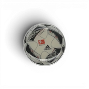 Am Ball Bundesliga Pin Badge mit Adidas Torfabrik Ball Design, Saison 2016/17, aus Zamak