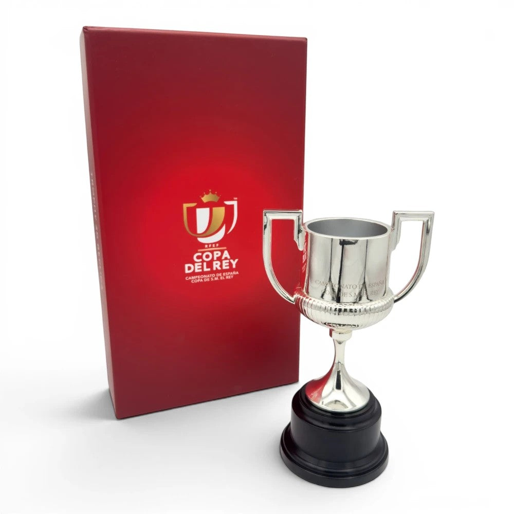 Am Ball Copa del Rey Pokal-Replik aus Zamak und Holz mit schwarzem Sockel und roter Geschenkbox.