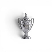 Am Ball Coupe de France Anstecknadel aus silberfarbenem Zamak mit detaillierter Trophäen-Gravur