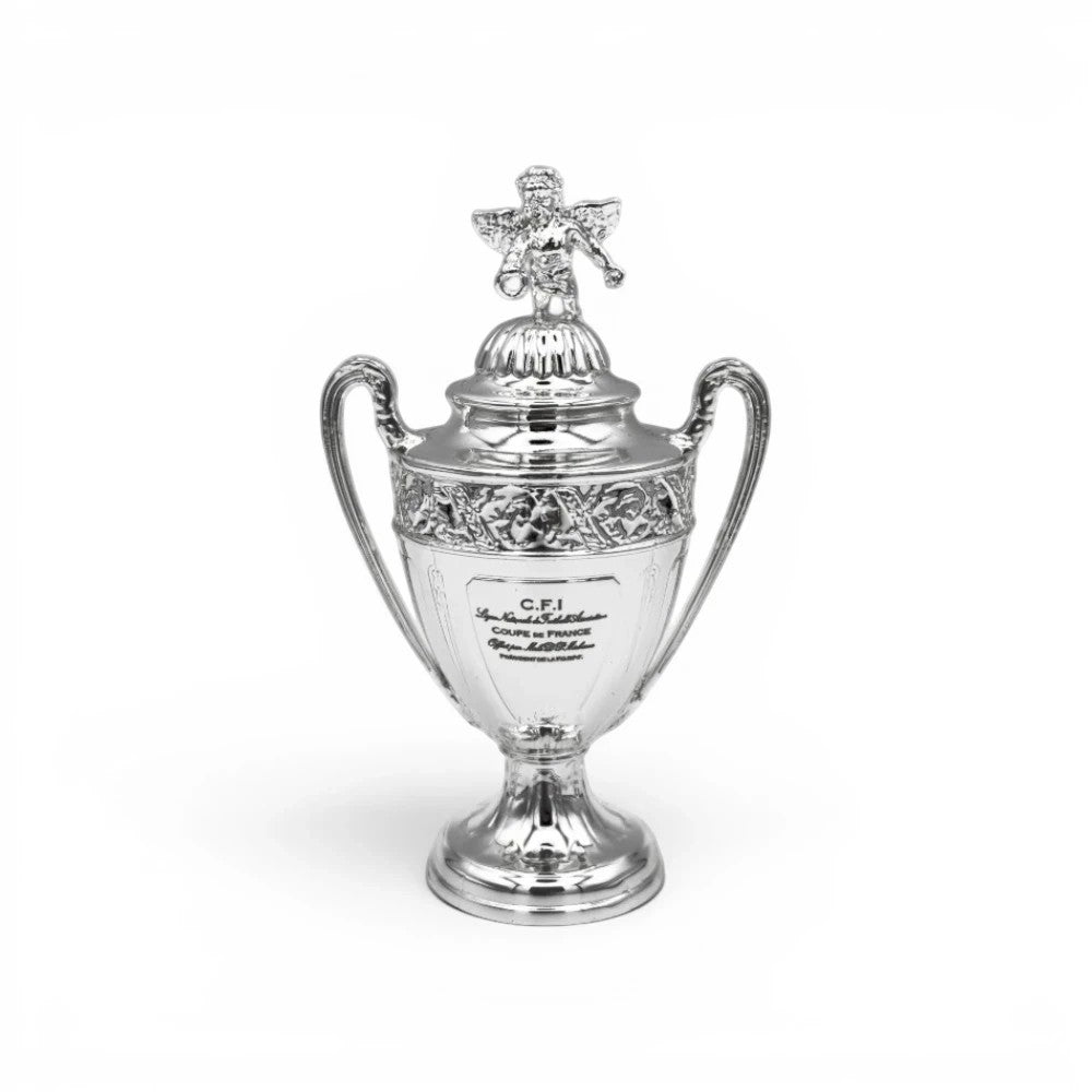Coupe de France Trophäen-Nachbildung aus Zamak in Silber, 100 mm hoch mit detaillierten Gravuren.