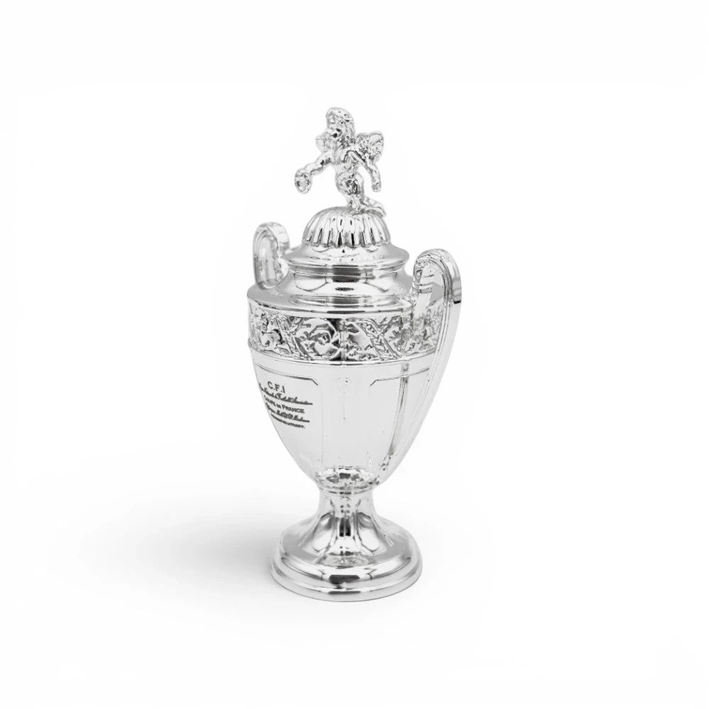 Coupe de France Trophäen-Nachbildung aus Zamak in Silber, 100 mm hoch, detailliertes Design ohne Sockel.