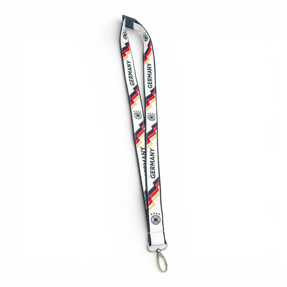 Am Ball DFB Lanyard in Weiß mit schwarz-rot-goldenen Streifen, Germany-Schriftzug und silbernem Metallkarabiner.