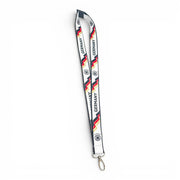 Am Ball DFB Lanyard in Weiß mit schwarz-rot-goldenen Streifen, Germany-Schriftzug und silbernem Metallkarabiner.