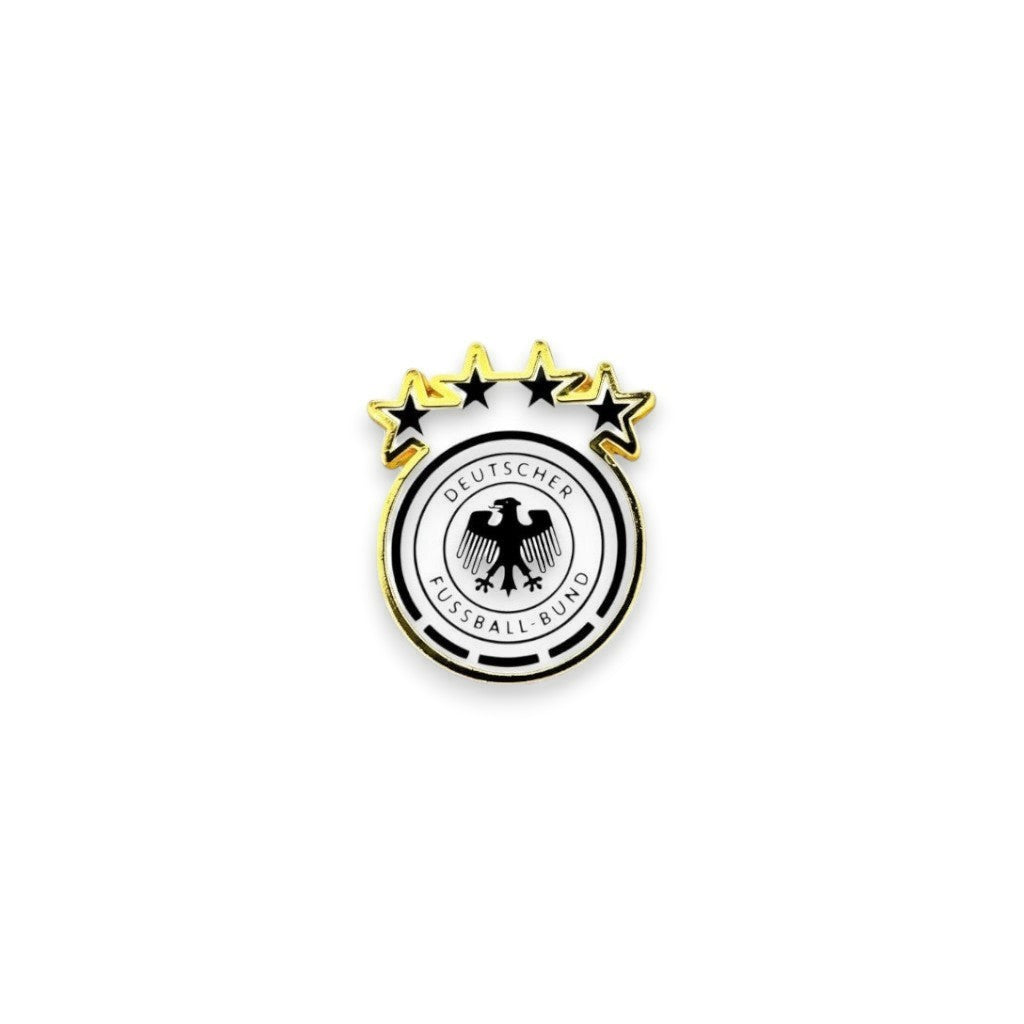 Am Ball DFB Logo Pin mit vier goldenen Sternen und Adler-Wappen, aus Zamak, für Fans der deutschen Nationalmannschaft.