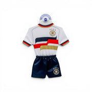 Am Ball DFB Mini-Trikot-Set mit Saugnapf, weißes Heimtrikot mit schwarz-rot-goldenen Details und schwarze Shorts