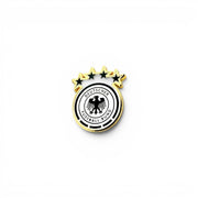 Am Ball DFB Pin Badge Logo aus Zamak mit vier goldenen Sternen und dem deutschen Adler-Wappen.