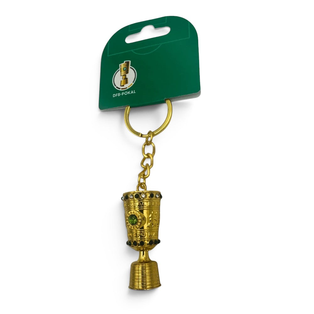 Am Ball DFB-Pokal Schlüsselanhänger Trophäe aus Zamak, goldfarben mit grünen und schwarzen Schmucksteinen.
