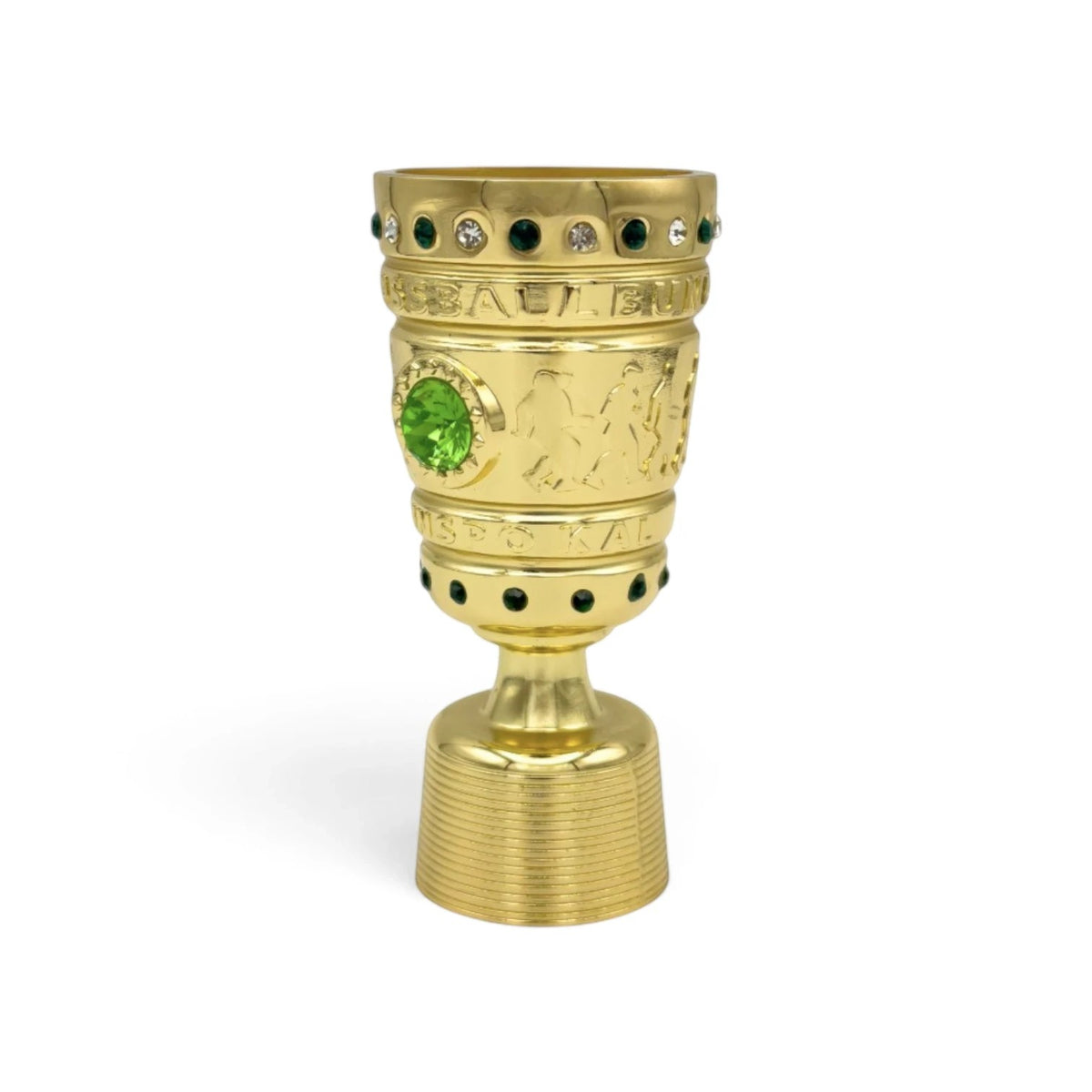 Am Ball DFB-Pokal Trophäen-Nachbildung aus goldfarbenem Metall mit grünen Schmucksteinen, 100 mm groß