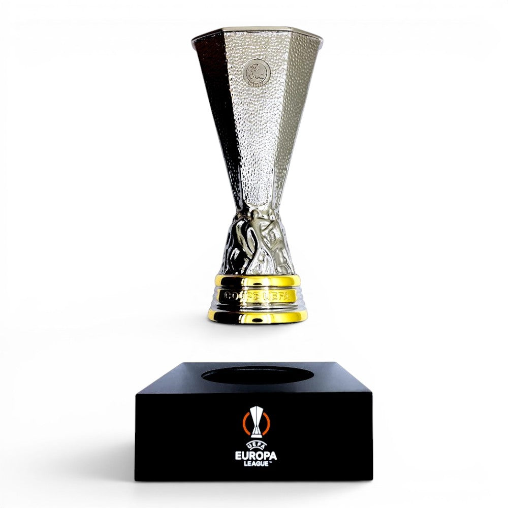Am Ball UEFA Europa League Trophäen-Replik aus Zamak auf schwarzem Acryl-Sockel mit Logo, 150 mm