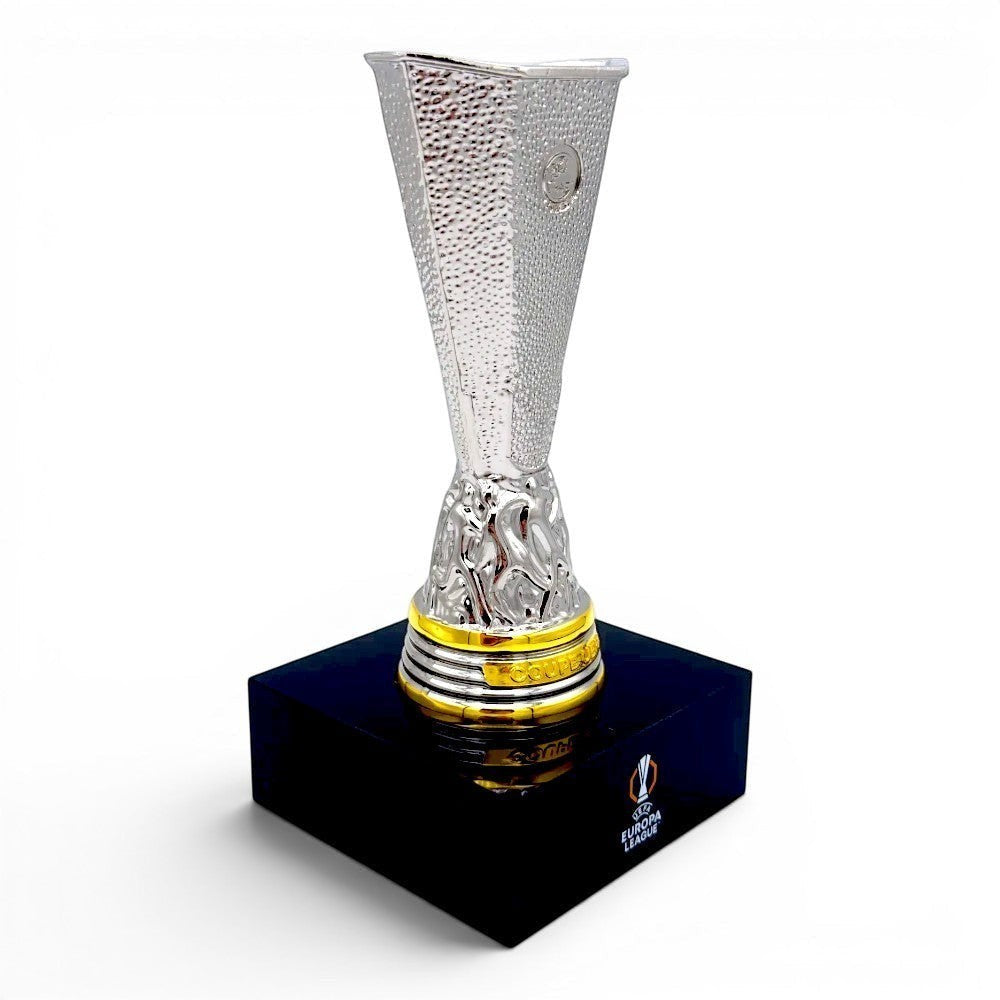 Am Ball UEFA Europa League Trophäen-Replik aus Zamak auf schwarzem Acryl-Sockel mit Golddetails, 150 mm
