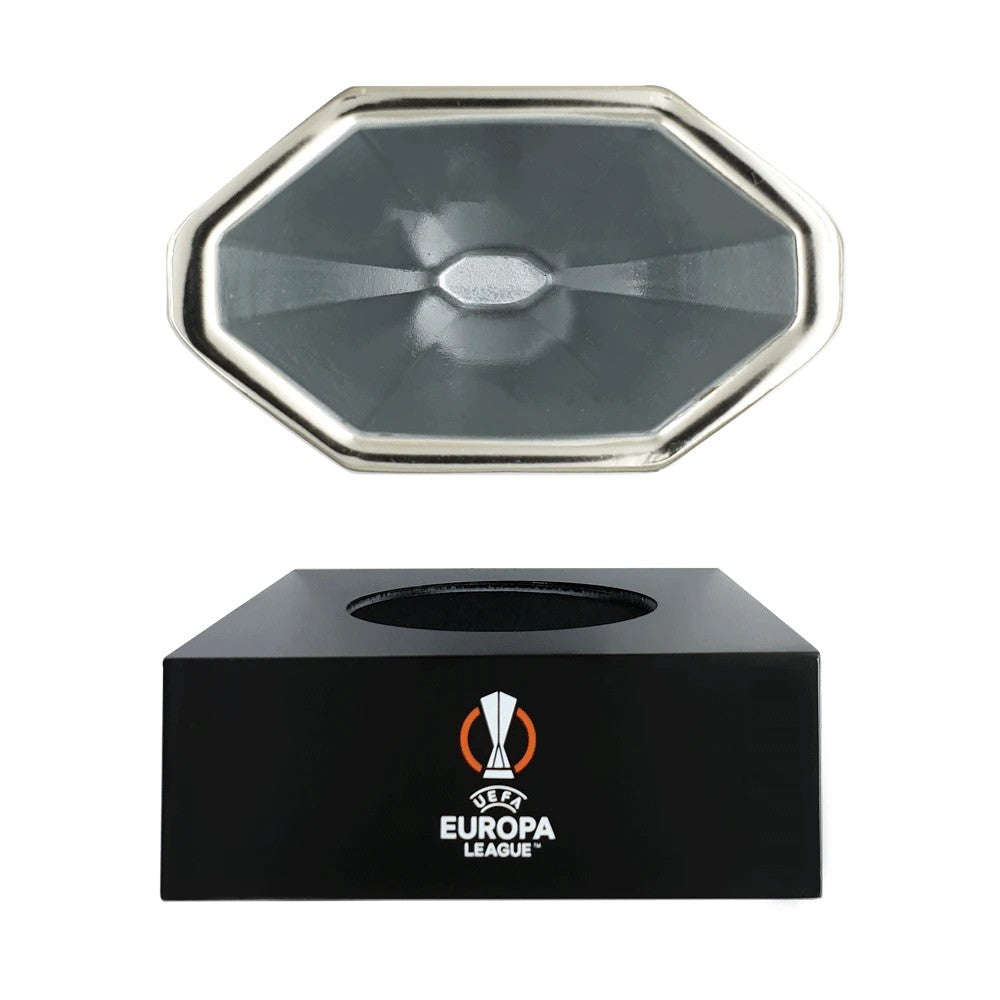 Am Ball UEFA Europa League Trophäen-Replik aus Zamak auf schwarzem Acryl-Sockel mit Logo