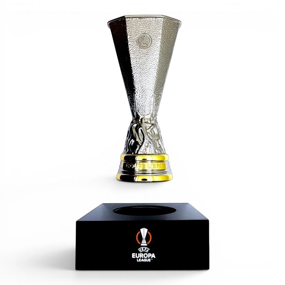 Am Ball UEFA Europa League Trophäen-Replik aus Zamak auf schwarzem Acryl-Sockel mit Logo, 150 mm