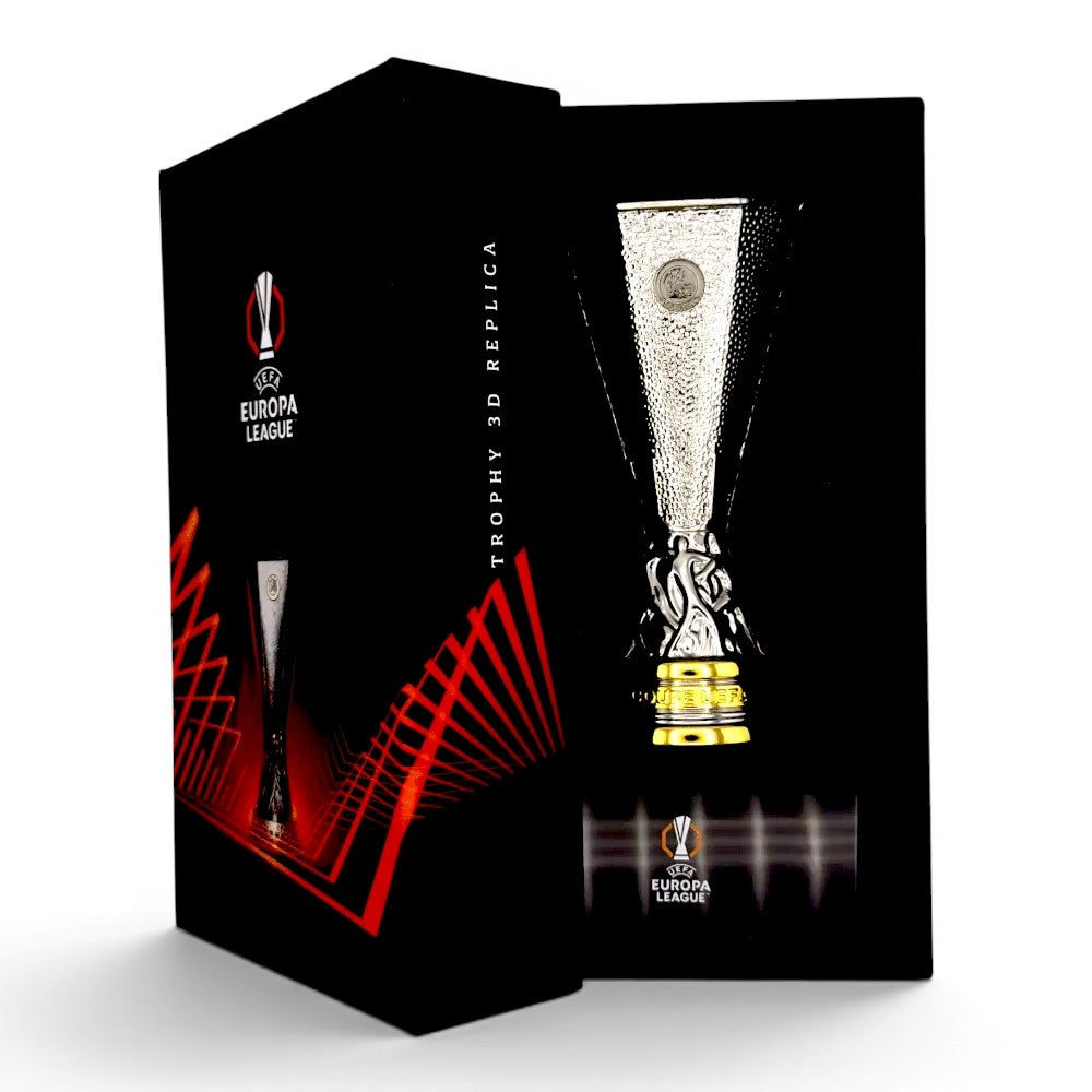 Am Ball UEFA Europa League Trophäe Replika aus Zamak auf Acryl-Sockel, 150 mm, silberfarben und goldfarben.