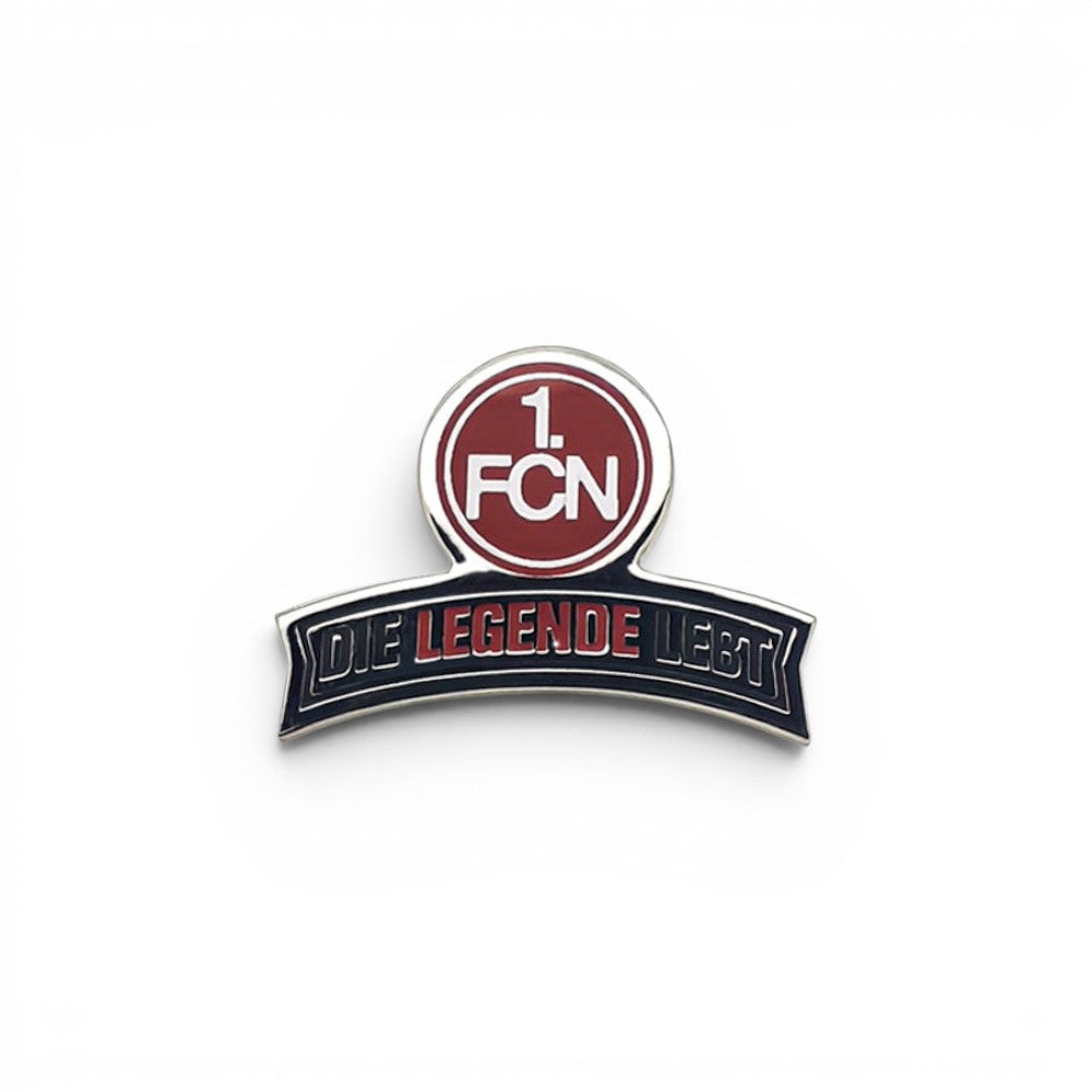 Am Ball 1. FC Nürnberg Emaille-Pin mit dem Slogan Die Legende lebt in Rot, Weiß und Schwarz