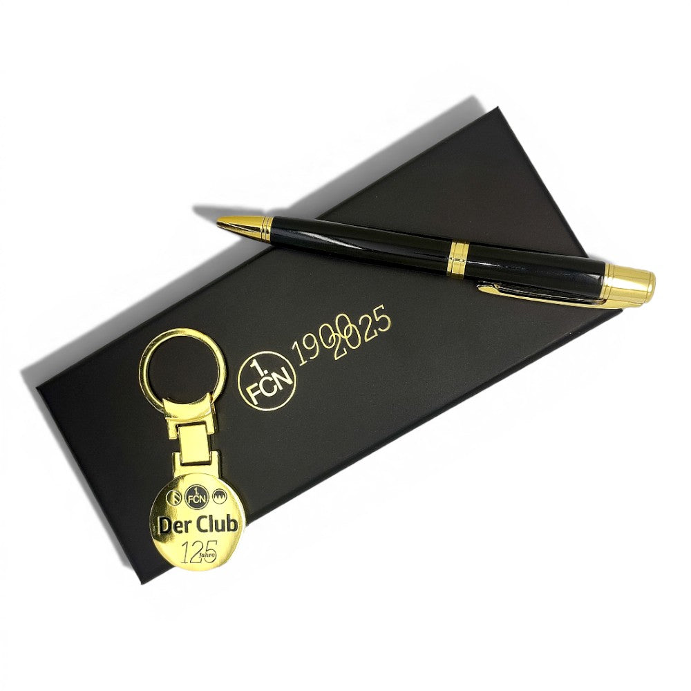 Am Ball 1. FC Nürnberg Jubiläums-Set mit schwarzem Kugelschreiber und goldenem Metall-Schlüsselanhänger in Geschenkbox