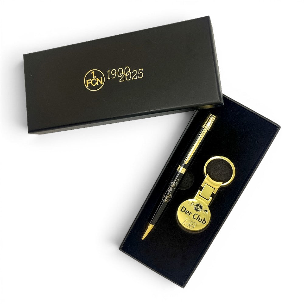 Am Ball 1. FC Nürnberg Jubiläums-Set mit schwarzem Kugelschreiber und goldenem Metall-Schlüsselanhänger in Geschenkbox