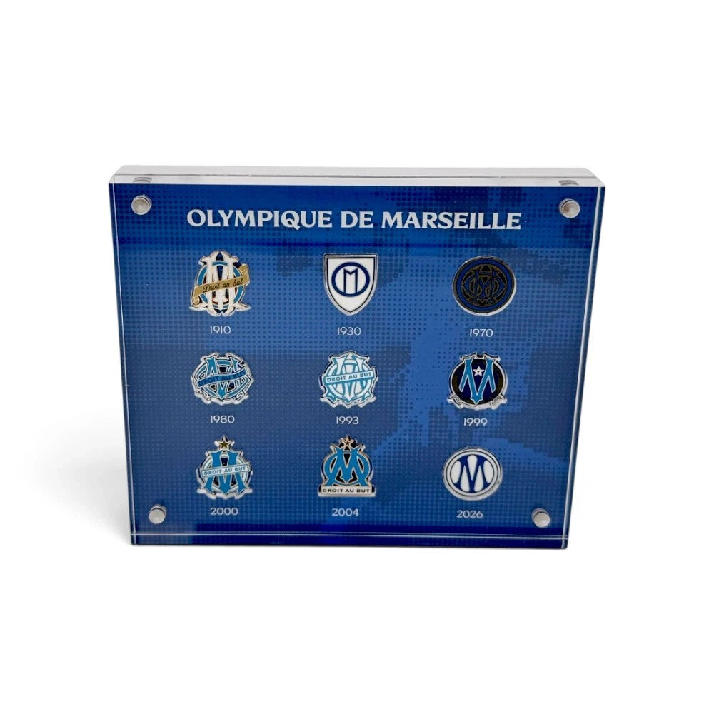 Am Ball Acrylrahmen mit historischen Olympique de Marseille Vereinslogos in Blau und Silber