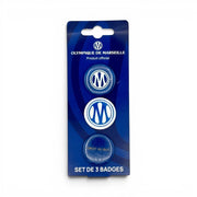 Am Ball Olympique de Marseille Ansteck-Button-Set mit drei runden Pins in Blau und Weiß mit Vereinslogo und Motto.