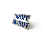 Am Ball "Droit au But" Anstecker aus Zamak mit blau-weißer Emaille und polierter Metalloberfläche.