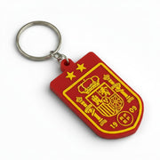 Am Ball RFEF Schlüsselanhänger aus rotem PVC mit dem spanischen Nationalmannschaftswappen und gelben Details