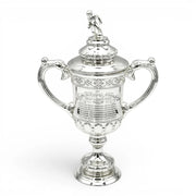 Am Ball 150 mm Scottish Cup Pokal-Replik aus Zamak mit Gravur und Fußballer-Figur auf dem Deckel.