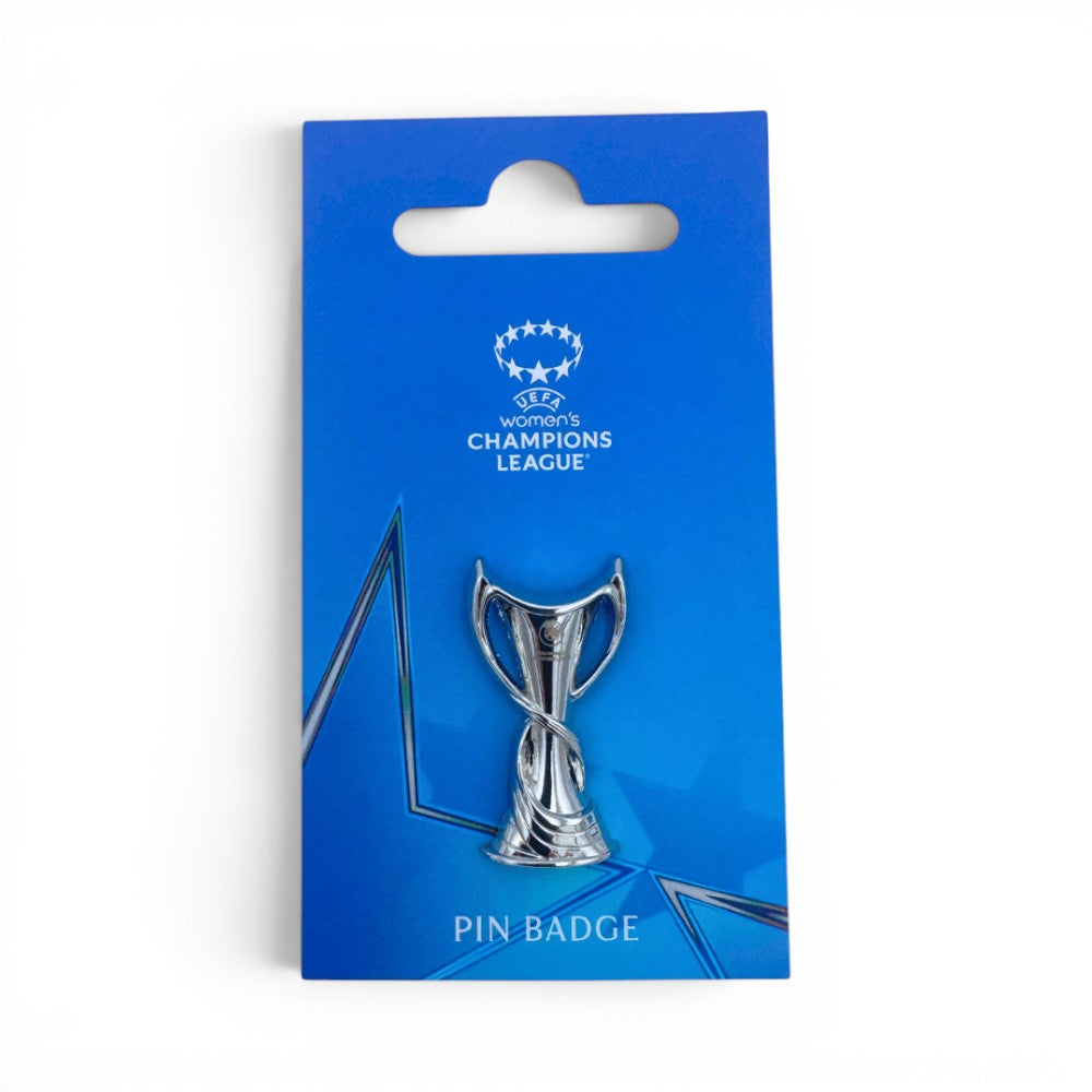 Am Ball UEFA Women's Champions League Trophäen-Anstecknadel in Silber auf blauer Präsentationskarte