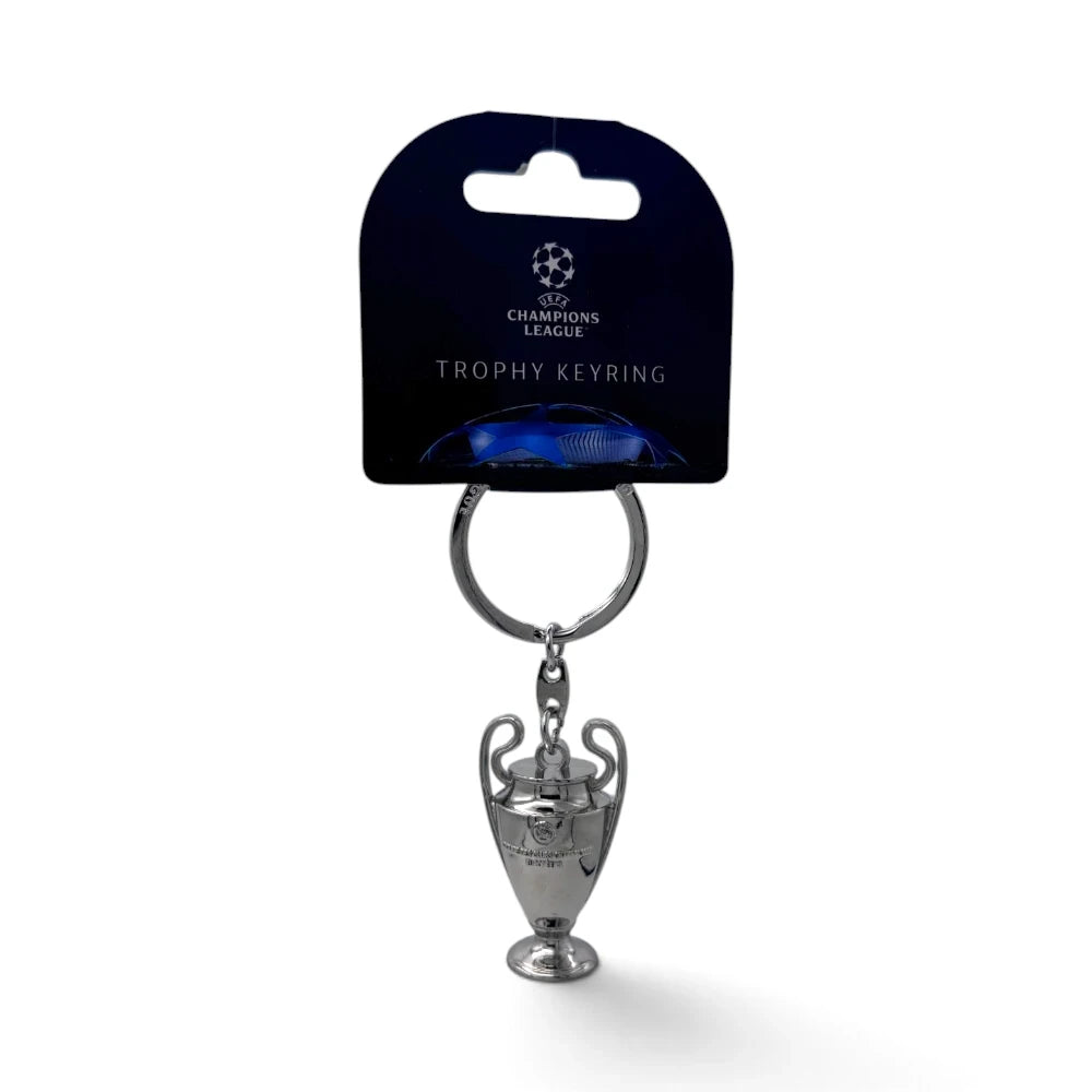 Am Ball UEFA Champions League Pokal-Schlüsselanhänger aus silberfarbenem Zamak auf offizieller Headercard