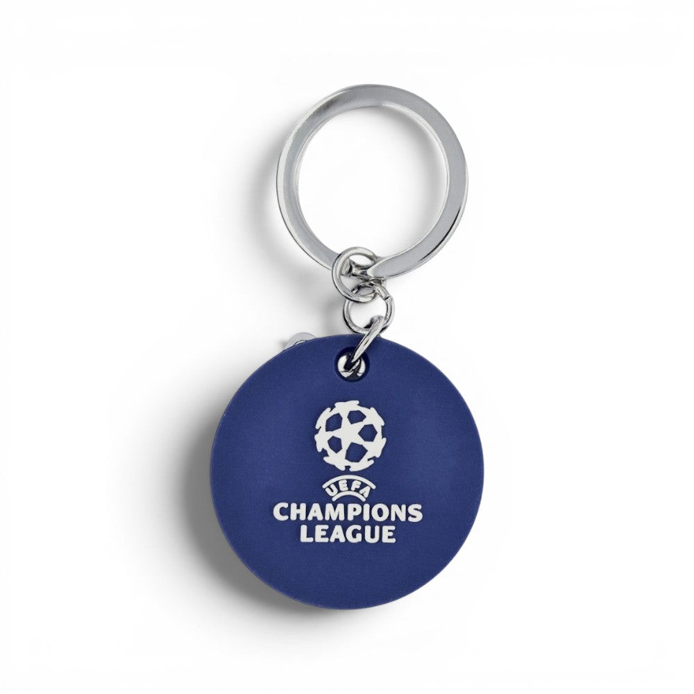 Am Ball UEFA Champions League Schlüsselanhänger in Blau mit silbernem Pokal-Motiv und Metallring