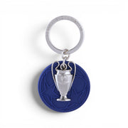 Am Ball UEFA Champions League Schlüsselanhänger mit blauem PVC-Sternenmuster und silbernem 2D-Pokal-Anhänger